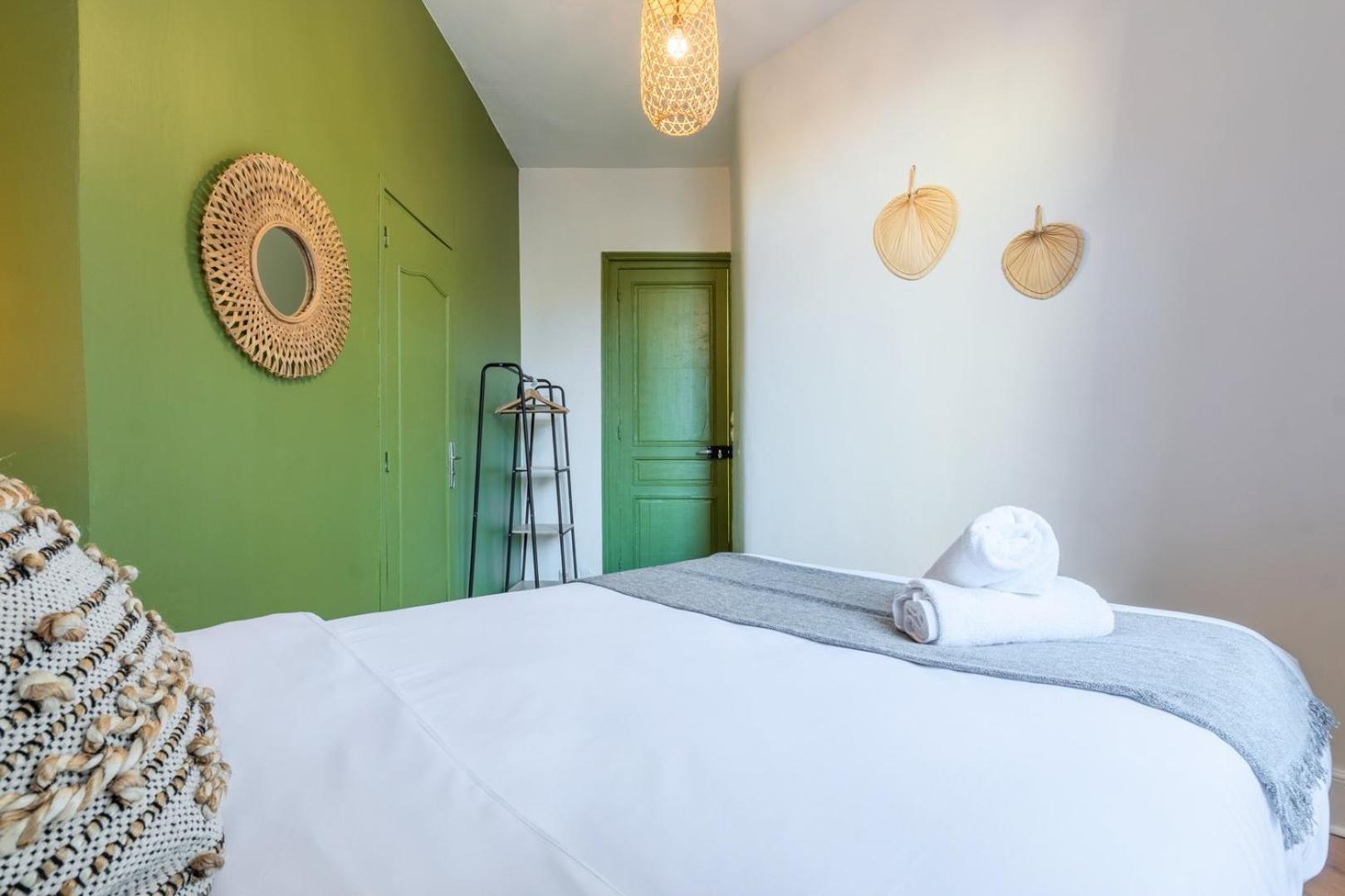 Charming One Bedroom Station Apartment